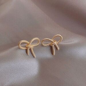 Textured bow earrings in gold #583